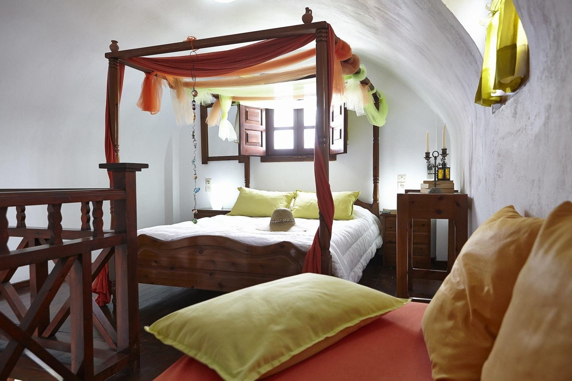 Anna Traditional 2* Kamari (Santorini)