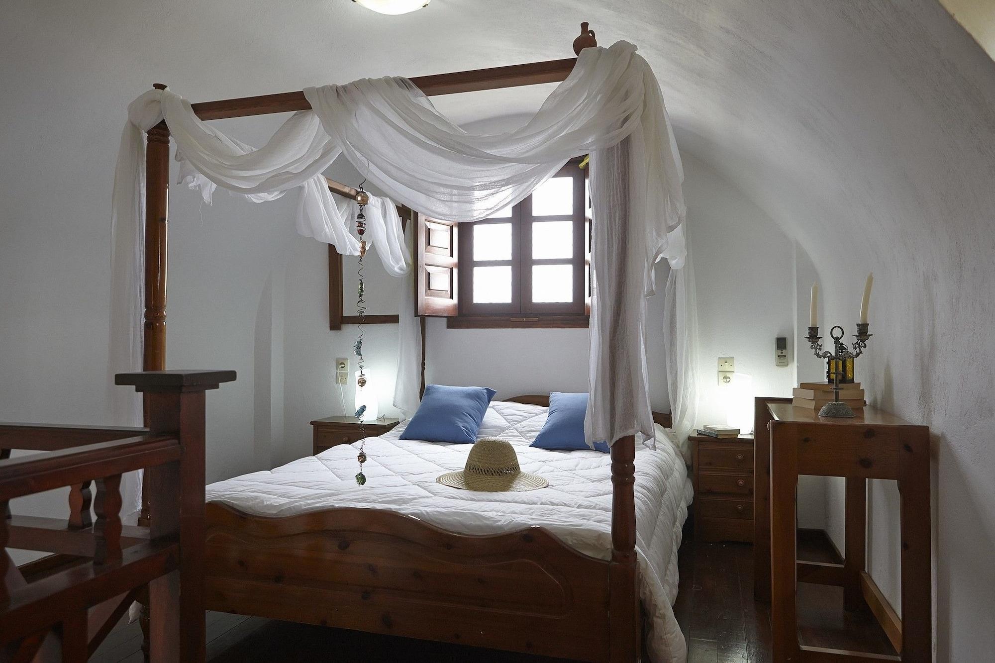 Anna Traditional 2* Kamari (Santorini)