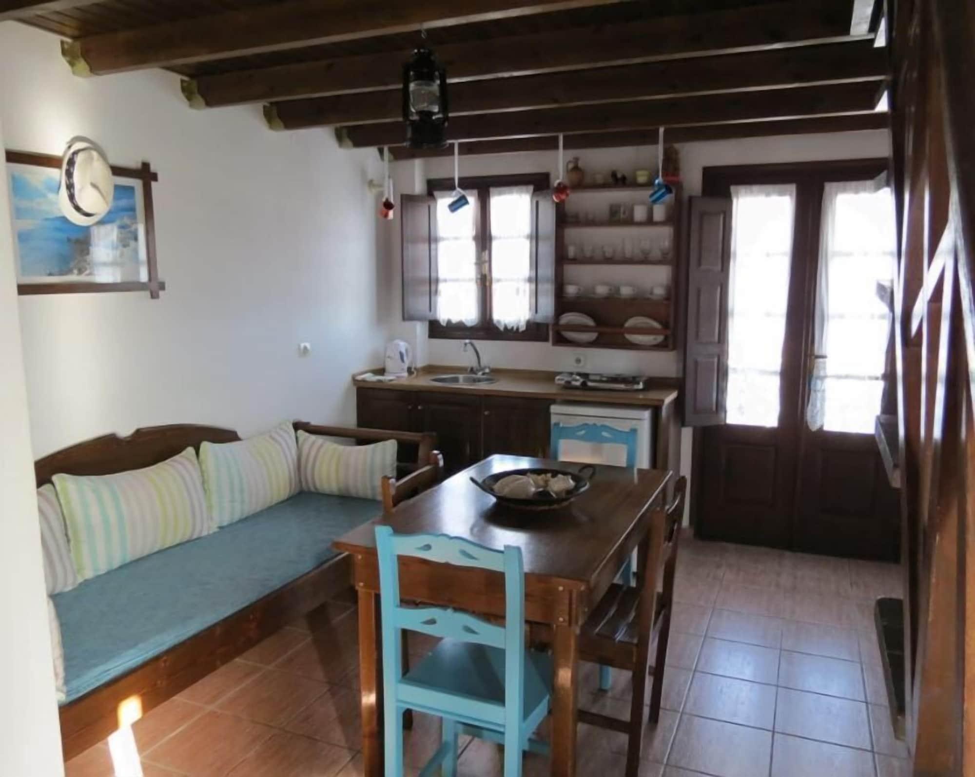 Anna Traditional 2* Kamari (Santorini)