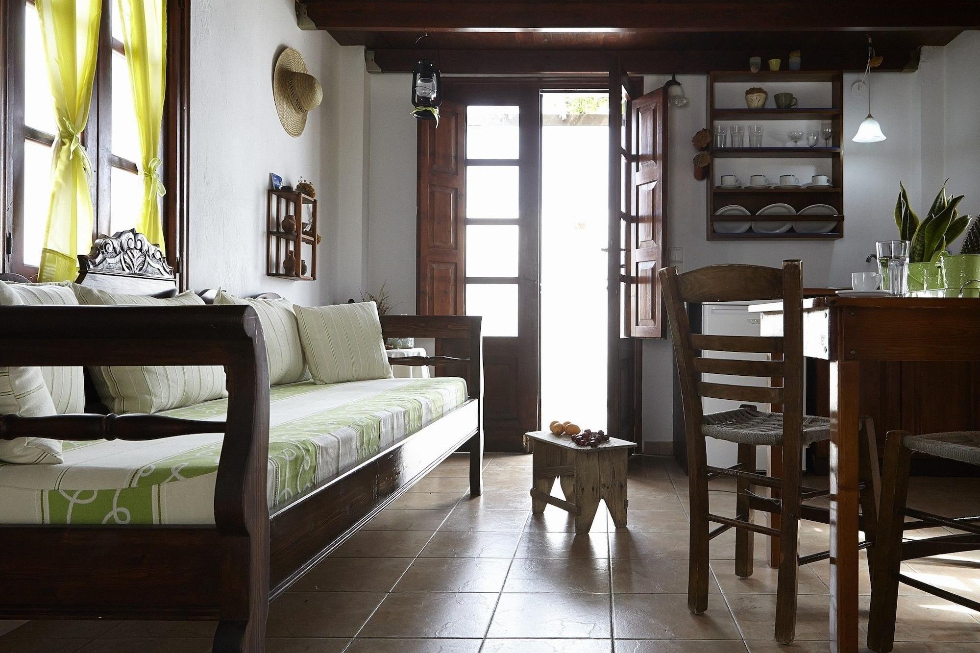 Anna Traditional Aparthotel
