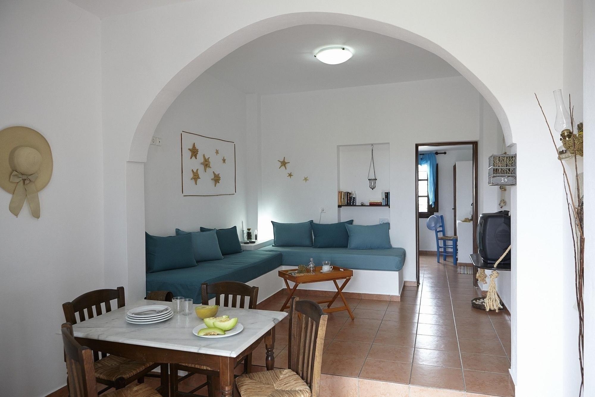 Anna Traditional Kamari (Santorini)